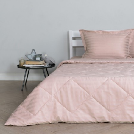 ПОСТЕЛЬНОЕ БЕЛЬЁ СТРАЙП-САТИН С ОДЕЯЛОМ 2 НАВОЛОЧКИ ПУДРА